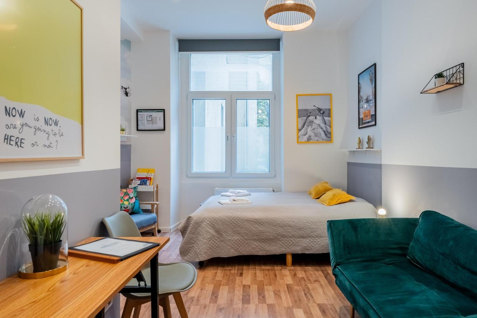 2 Bedroom Flat In Trendy Area / Self Check-in Berlijn