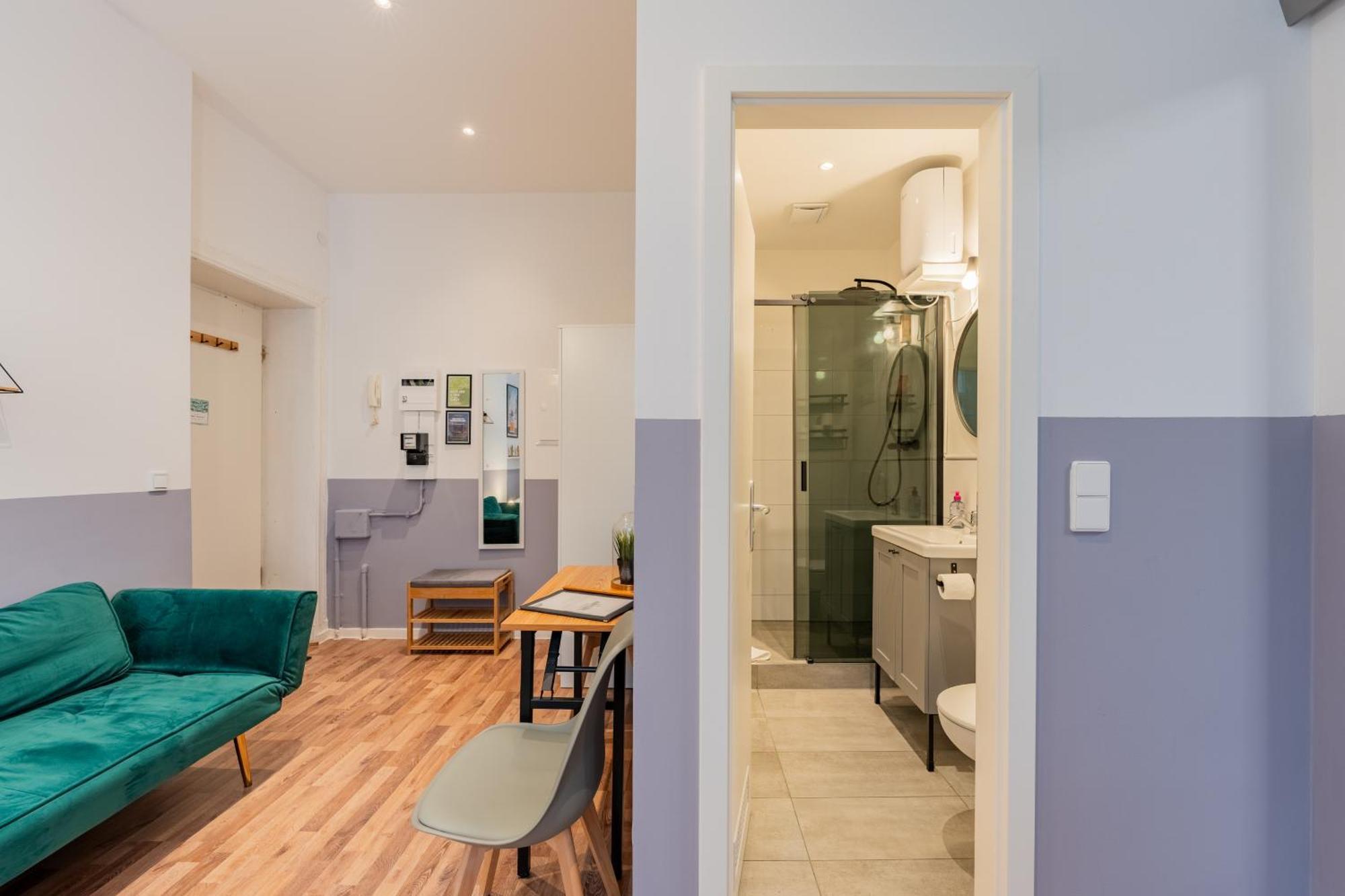 2 Bedroom Flat In Trendy Area / Self Check-in Appartement Berlijn