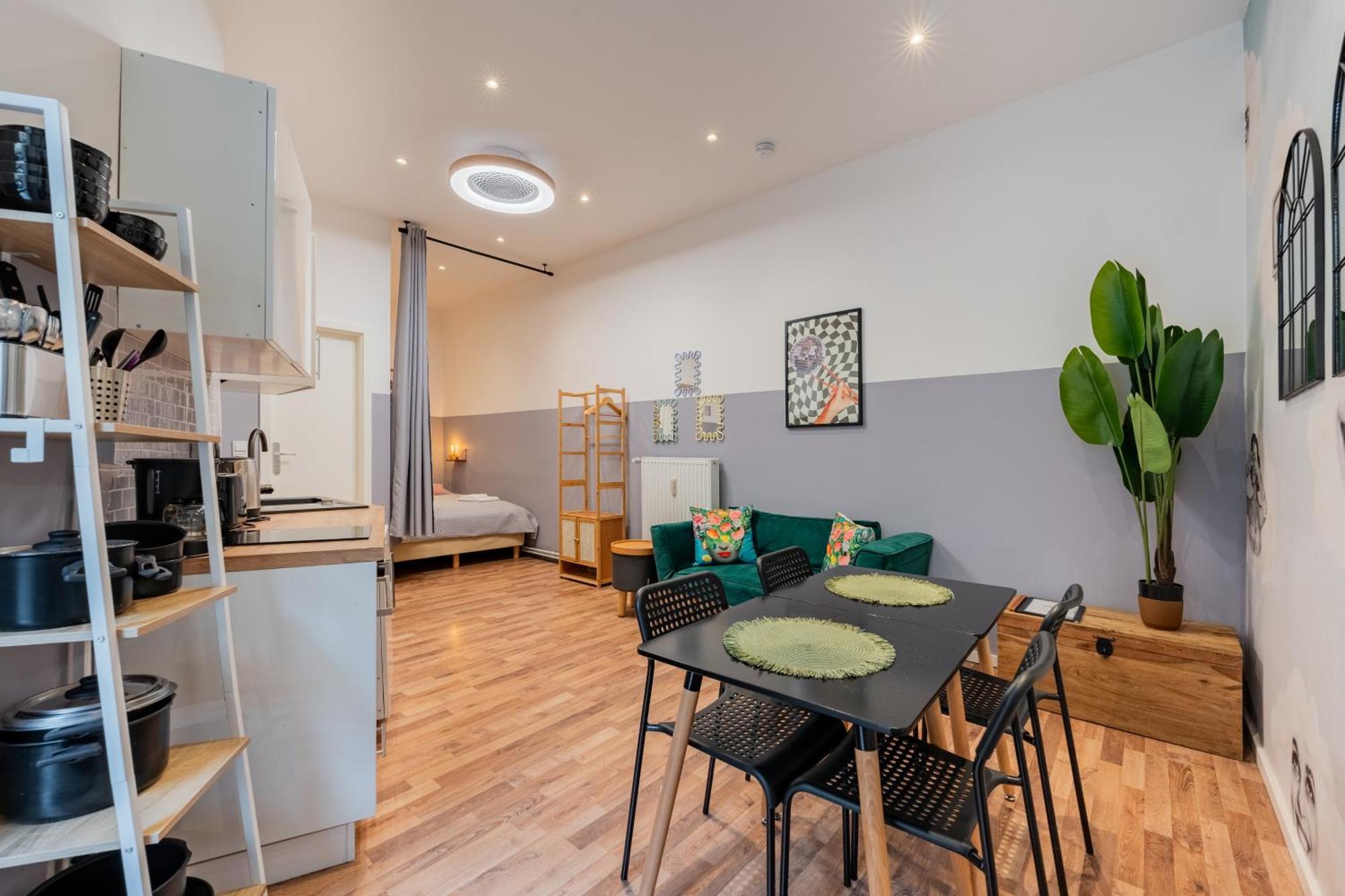2 Bedroom Flat In Trendy Area / Self Check-in Berlijn